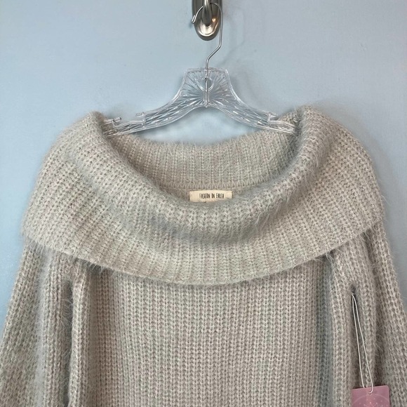 FASHION on Earth Off-the-Shoulder Comfy Pullover Oatmeal Sweater Size S Eyelash - Picture 9 of 12